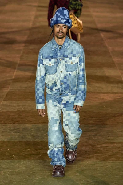 Look 24